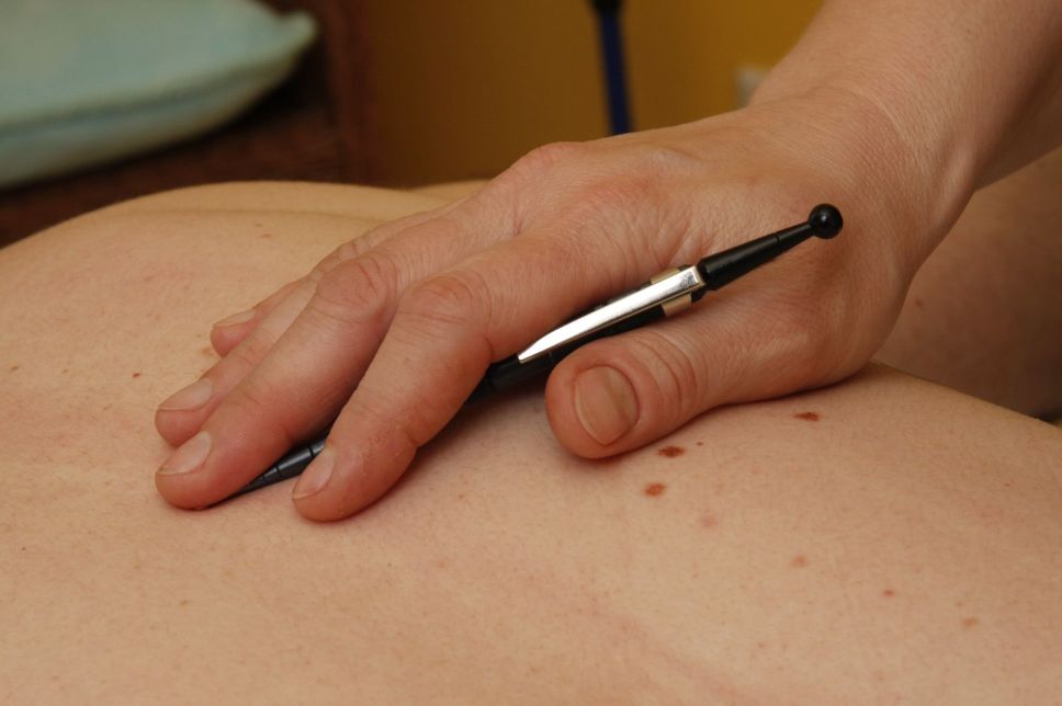 TCM Wei Qi - Behandlung mit dem AMM-Stäbchen zur Stärkung des Immunsystems